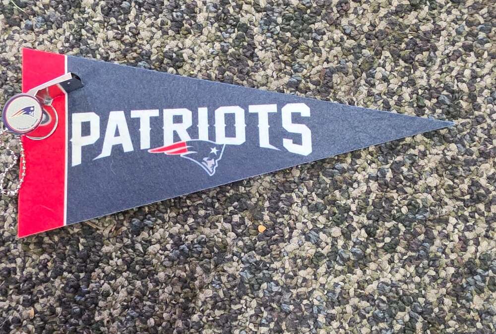New England Patriots NFL Mini Pennant Whistle Set